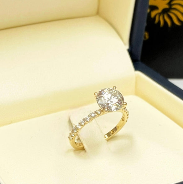 Lab grown diamond engagement ring