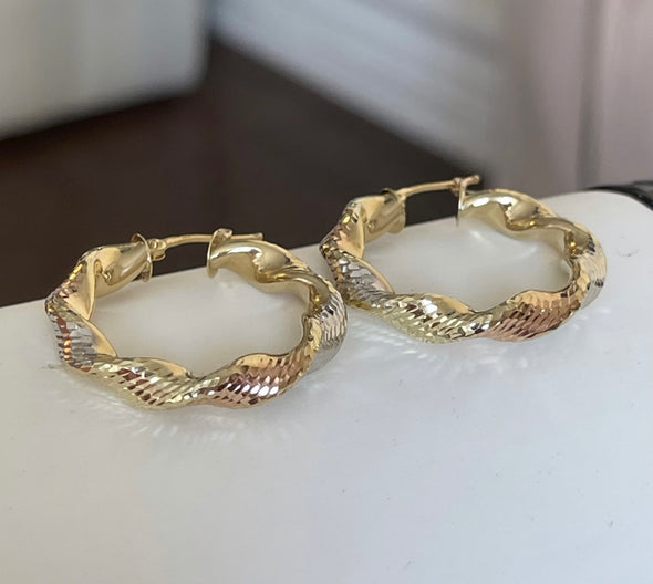 Twist hoop earrings