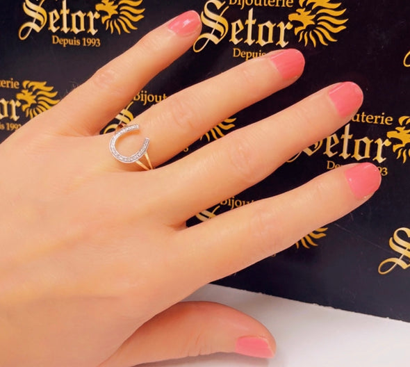 Horseshoe diamond ring