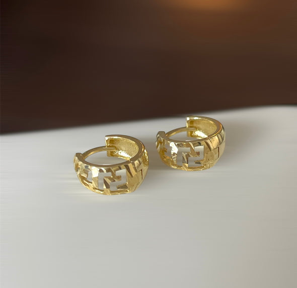 Mini huggies earrings