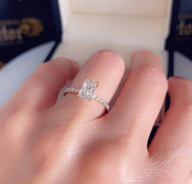 Lab grown diamond engagement ring