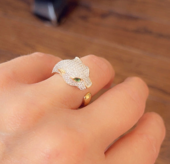 Green eyes panther ring