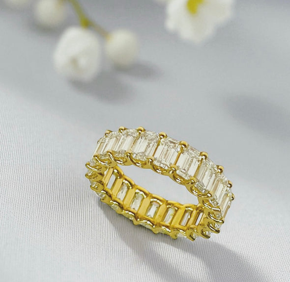 Esmeralda eternity band