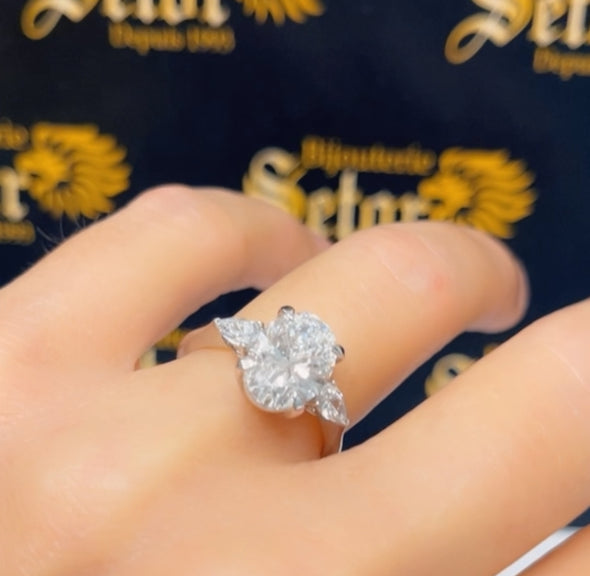 Bague de fiançailles ovale