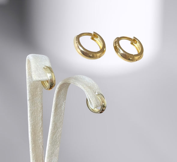 Ultra mini huggies earrings