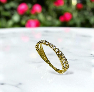 Crisscross stackable ring