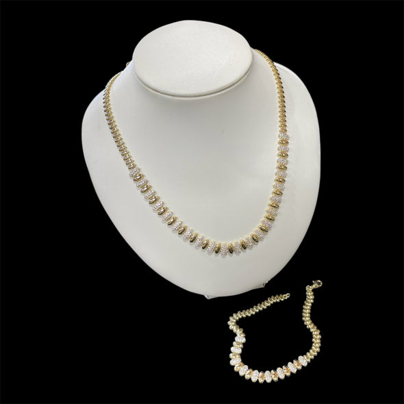 Tyra set