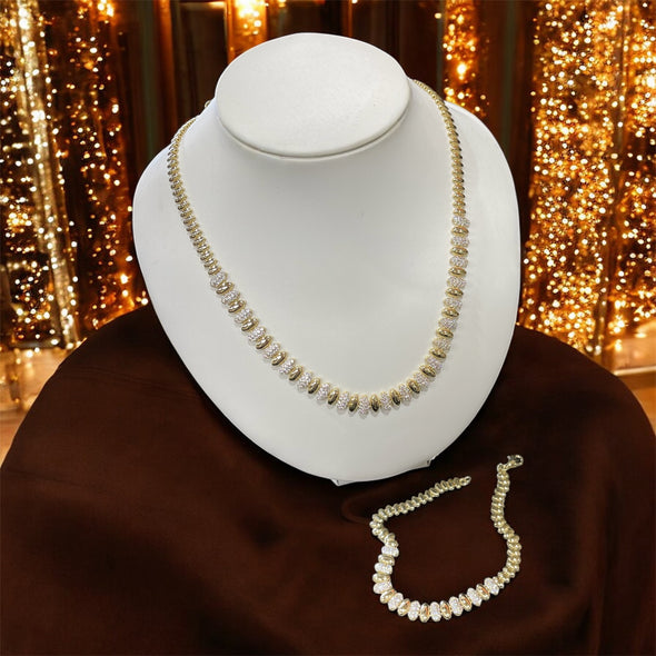Tyra set